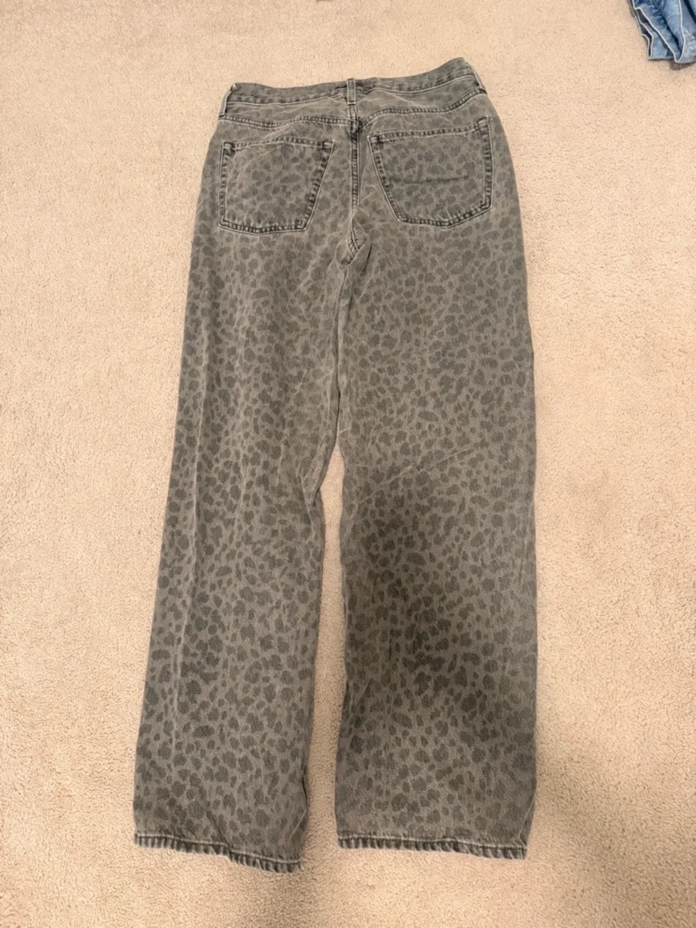 Universal Thread Gray Leopard-Print Straight Leg Jeans - Picture 2 of 3